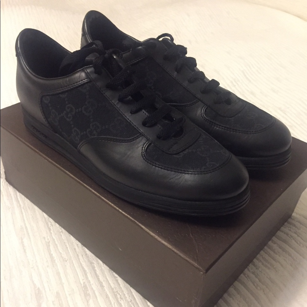 Gucci Sneakers. Black. Like new.
